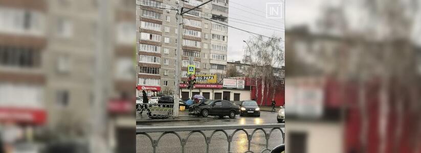 В Екатеринбурге столкнулись три иномарки