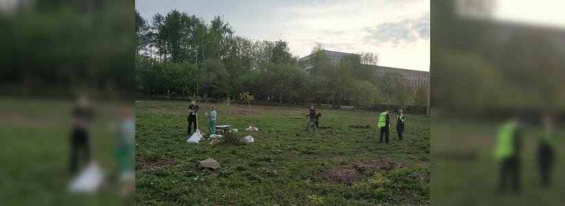 Мэрия Екатеринбурга обратится в ФСБ на активистов, высадивших в парке УрГУПС деревья