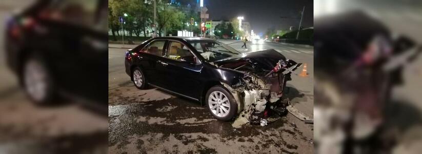 Виновник резонансной аварии в Екатеринбурге все еще на свободе
