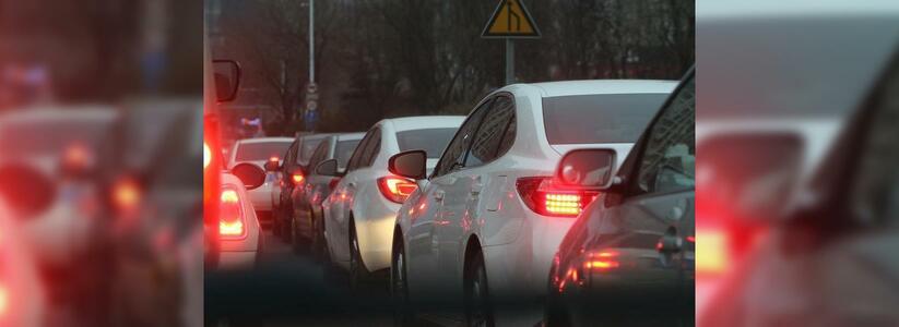 Пробка на 3,5 километра образовалась на въезде в Екатеринбург