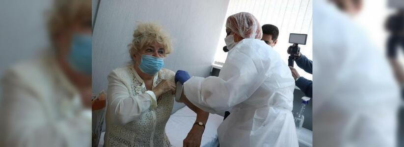 В Екатеринбурге впервые начнут массово прививать от коронавируса «на дому»
