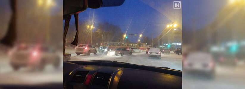 В Екатеринбурге из-за мороза встали трамваи