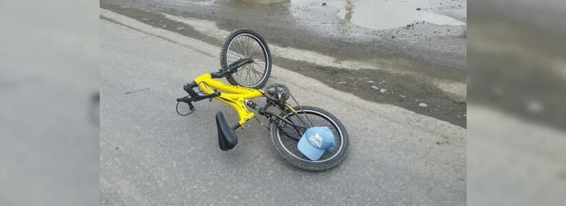 В больницу Екатеринбурга доставили 12-летнего велосипедиста, который попал в аварию