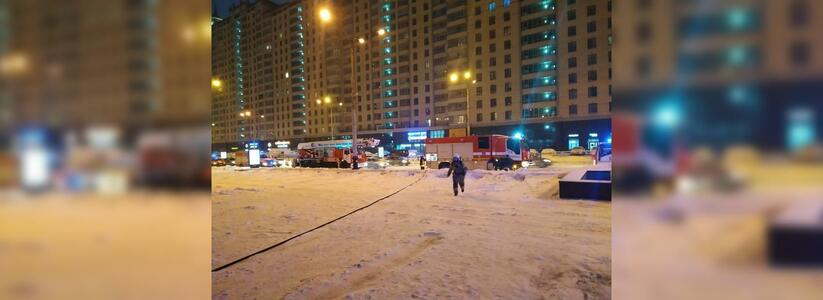 В Екатеринбурге горит 23-этажное здание