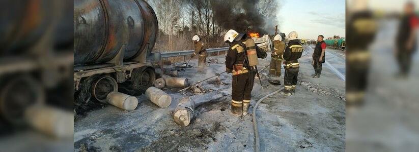"Удалось предотвратить взрыв": под Екатеринбургом потушили загоревшиеся фуры