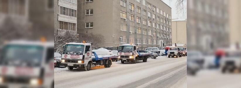 В Екатеринбурге 28 января на улицах Вонсовского и Мичурина пройдет уборка снега