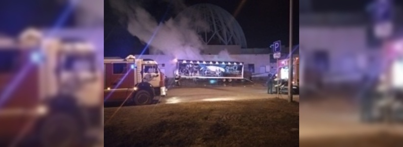 В Екатеринбурге у цирка сгорел прицеп для перевозки животных