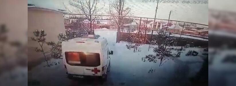 На Урале полицейские разыскивают угонщика машины скорой помощи