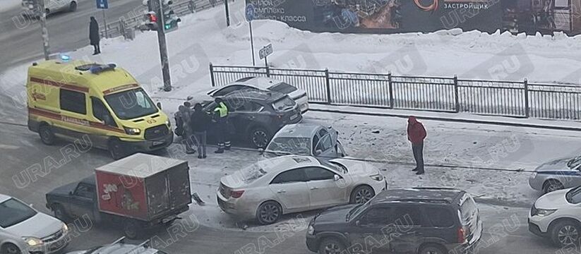 Пробка сковала Екатеринбург: в городе произошла массовая авария
