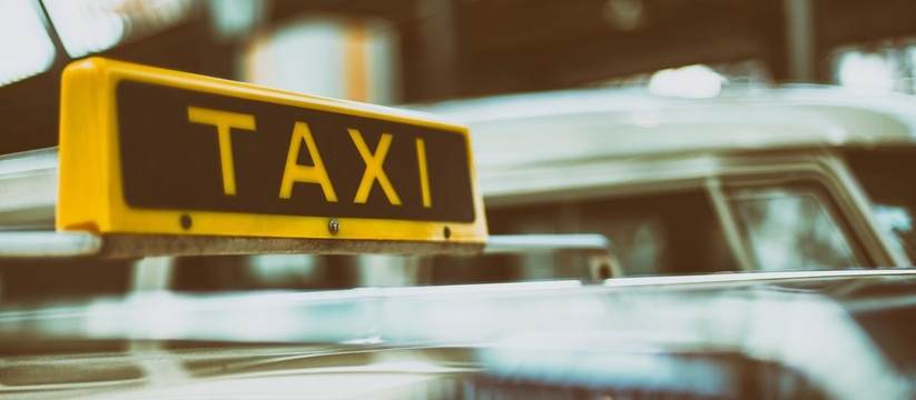 В Екатеринбурге взлетели цены на такси. В чем причина?