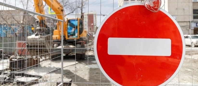 Жителям Академического закрыли выезд бетонными блоками