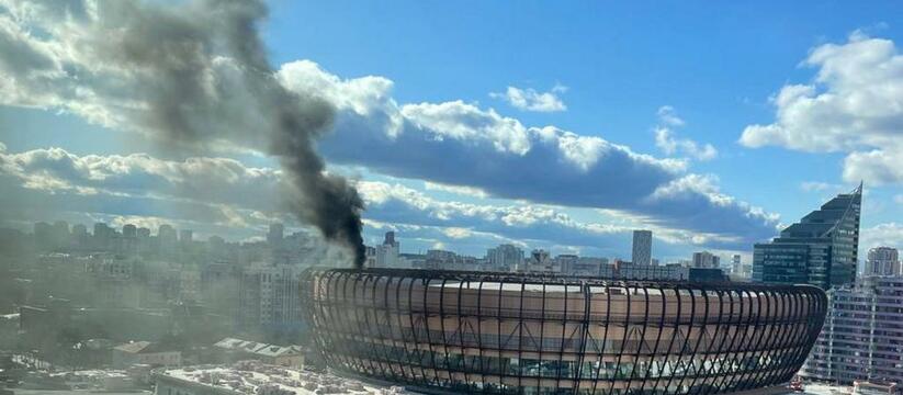 Опять горит: в Екатеринбурге загорелась строящаяся ледовая арена 