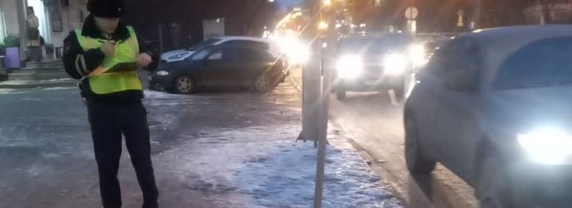 В Екатеринбурге сотрудники ГИБДД устанавливают обстоятельства ДТП, в котором пострадал несовершеннолетний пешеход
