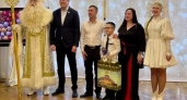 Губернатор Паслер исполнил новогодние мечты детей: телескоп, балет и личная встреча