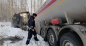 Авария с риском взрыва на Серовском тракте: под Екатеринбургом грузовик с пропаном сорвался в кювет