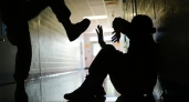 Жестокое нападение в Екатеринбурге: подростки заманили и избили 15-летнюю школьницу за гаражами