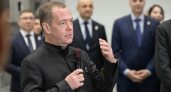 Дмитрий Медведев посетил завод «Уральские локомотивы»: что рассказали о создании высокоскоростного поезда