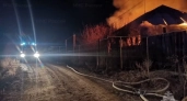 Ребёнок и взрослый пострадали при ночном пожаре в частном доме под Каменском-Уральским