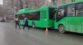 Два пассажирских автобуса столкнулись на Малышева в Екатеринбурге