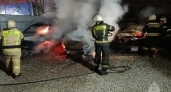 Тело мужчины нашли в одном из трёх сгоревших автомобилей в Екатеринбурге: что известно о пожаре