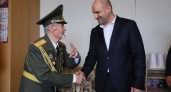 Полпред Артем Жога поздравил 100-летнего ветерана из Свердловской области с юбилеем