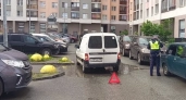6-летний мальчик выбежал на дорогу в Екатеринбурге и попал под иномарку