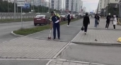 В Екатеринбурге подросток на электросамокате сбил девятилетнего мальчика на тротуаре