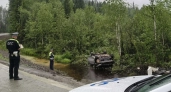 В Североуральске водитель без прав перевернулся в кювет и выпил спиртное после ДТП