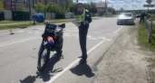 Без прав, без шанса: подросток на мотоцикле влетел в женщину на «зебре» под Талицей