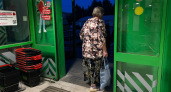 Пенсионеры массово избегают магазинов у дома: в чём дело