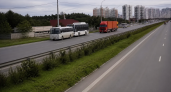 В Екатеринбурге очередь на АЗС растянулась до проезжей части