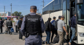 После силовой проверки складов в Екатеринбурге 10 человек доставили в военкомат