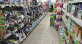 Скупаю подставки для досок из Fix Price, но не для кухни: муж переделал их в крутой настенный держатель для шарфов и сумок