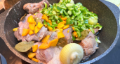 Что жарить первым для плова — лук или мясо: золотое правило закладки ингредиентов в раскаленный казан