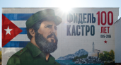 В Екатеринбурге около педуниверситета открыли огромные муралы с Кастро и Гагариным