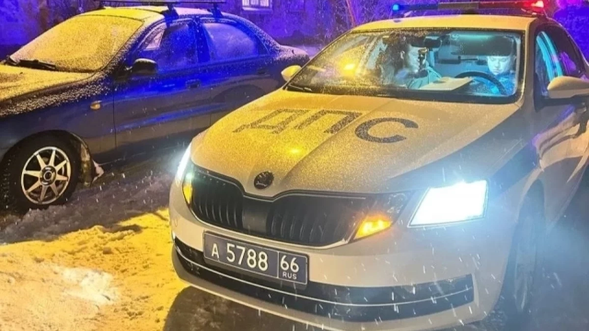 «Сдал назад и рванул»: в Нижнем Тагиле водитель без прав попытался скрыться от полиции