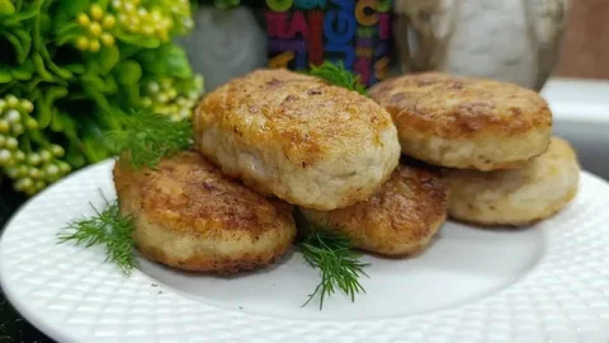 Нашла рецепт из советского журнала, который вытеснил мясные котлеты на моей кухне. Готовлю их каждую неделю