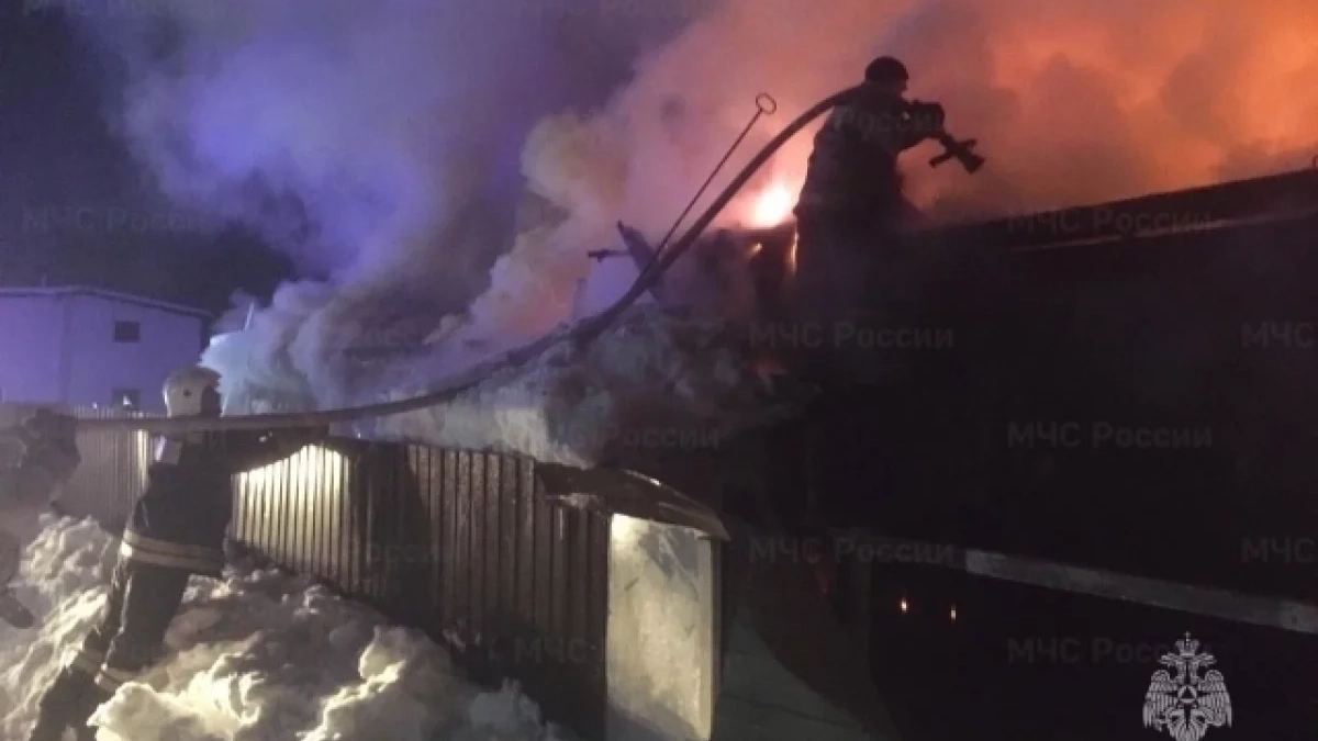 Один человек погиб при пожаре в частном доме в поселке Растущий под Екатеринбургом