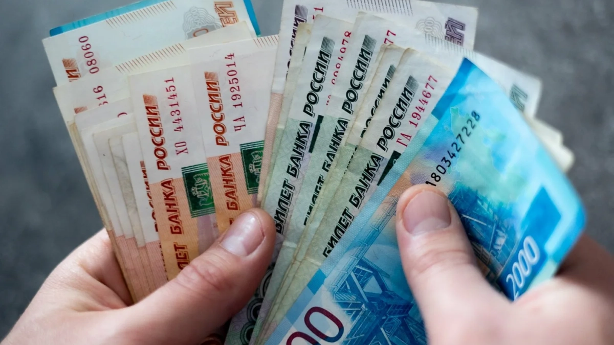 Работодатель грозится урезать зарплату из-за январских каникул: вот что говорит закон на самом деле