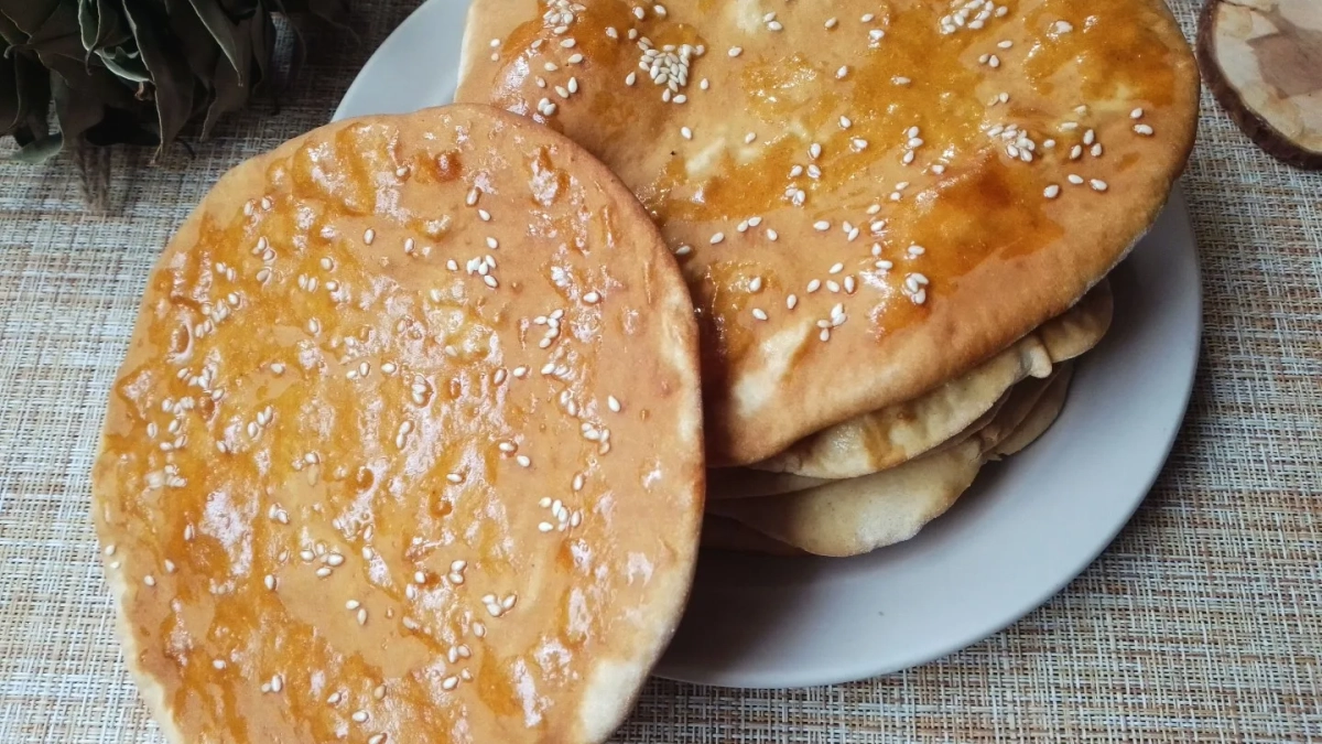 Эти лепёшки запрещено готовить в духовке. Секрет рецепта, который делает их мягкими два дня