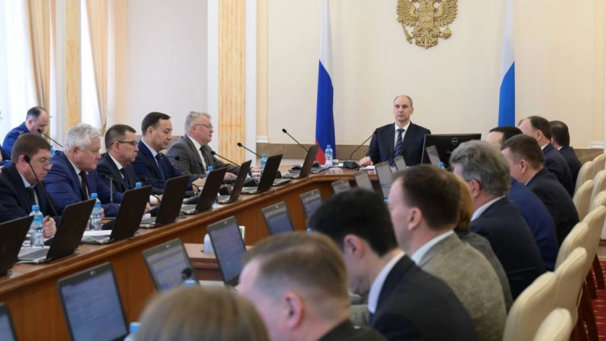 Поддержка промышленности и юных уральцев: Паслер утвердил ключевые программы развития области на 2026 год