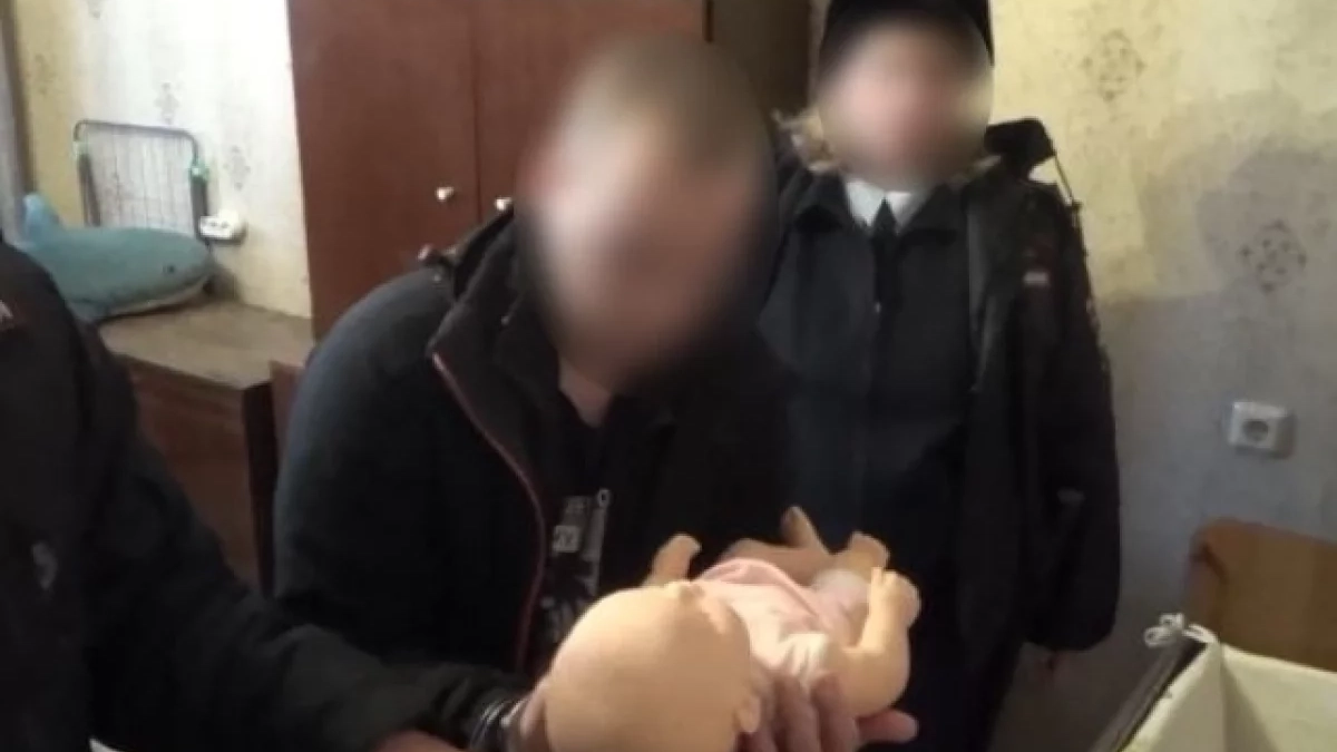 «Не выдержал детского плача»: отца в Новоуральске обвиняют в жестоком убийстве двухмесячного сына