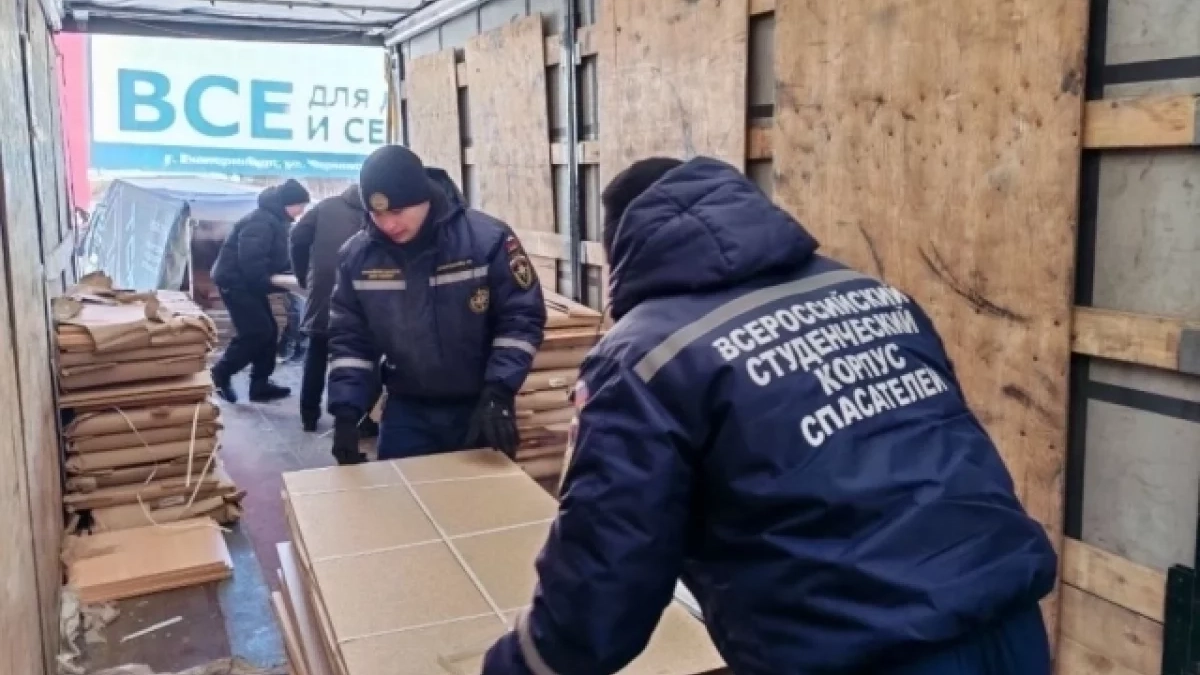 Свыше 20 тонн груза: Уральский гуманитарный конвой отправили на фронт и в ДНР