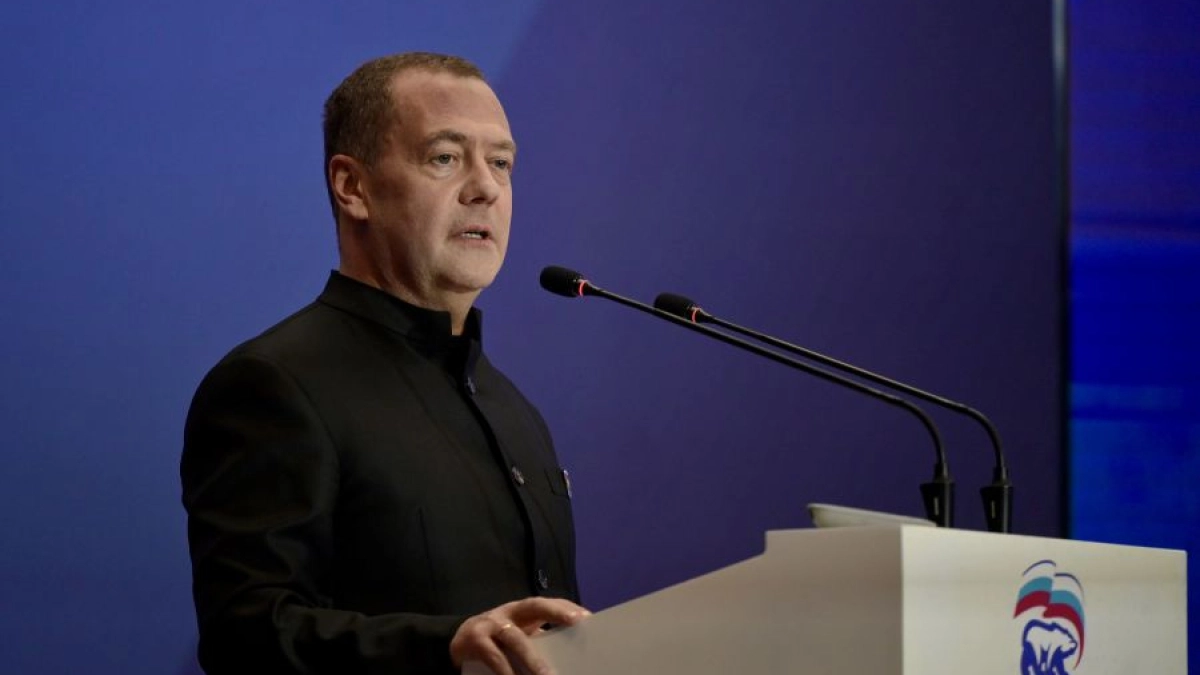 Медведев в Екатеринбурге запустил формирование новой народной программы «Единой России» — как внести предложение