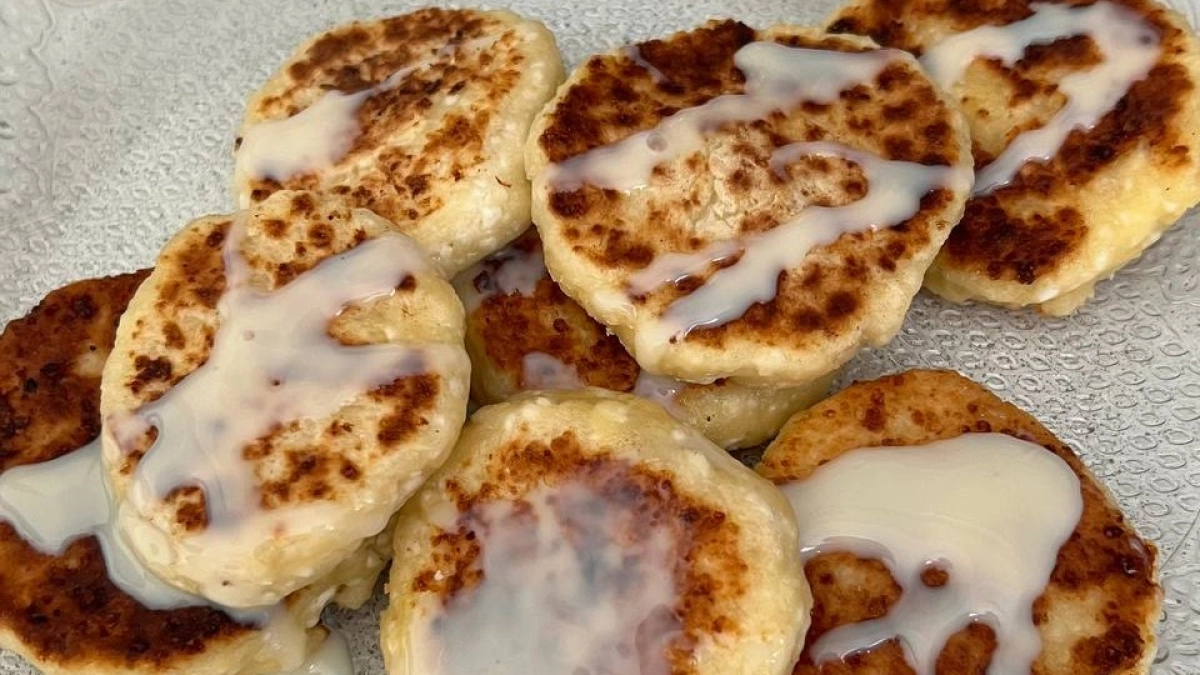 От чего зависит вкус сырников и почему они распадаются: 3 главные тонкости
