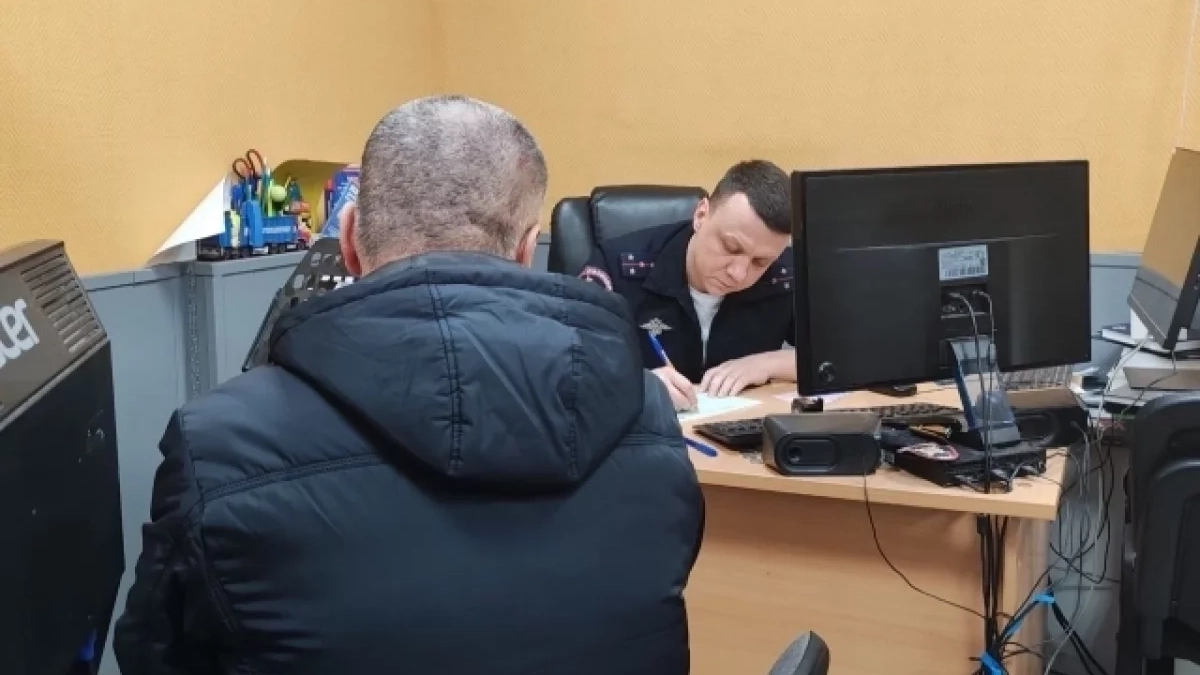 В Екатеринбурге водителя автобуса поймали за разговор по телефону за рулем