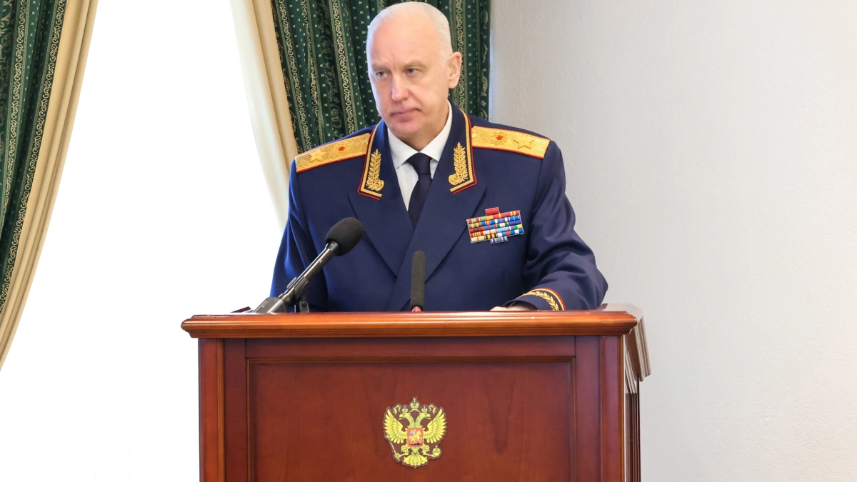 Крыша течёт, стены трещат: Бастрыкин потребовал отчёт по аварийной многоэтажке под Невьянском