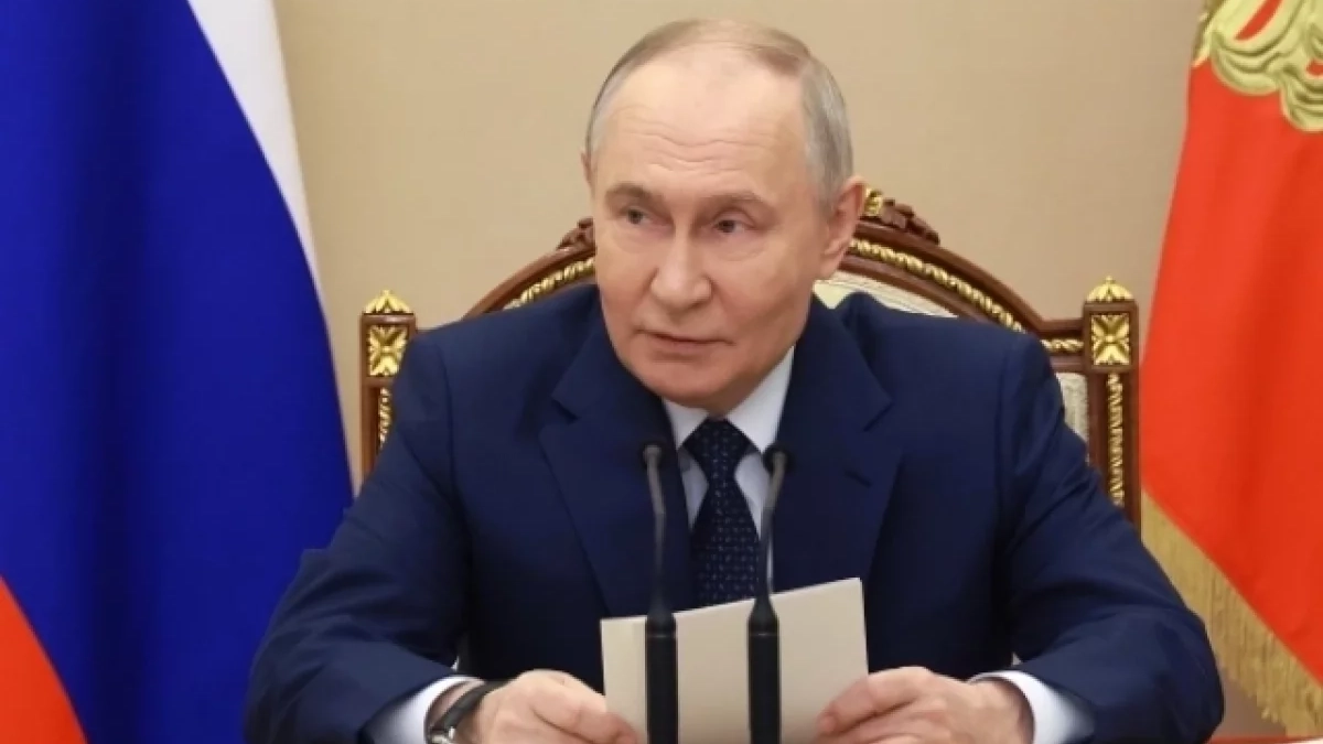 Путин наградил врача, железнодорожника и ветеринара из Свердловской области