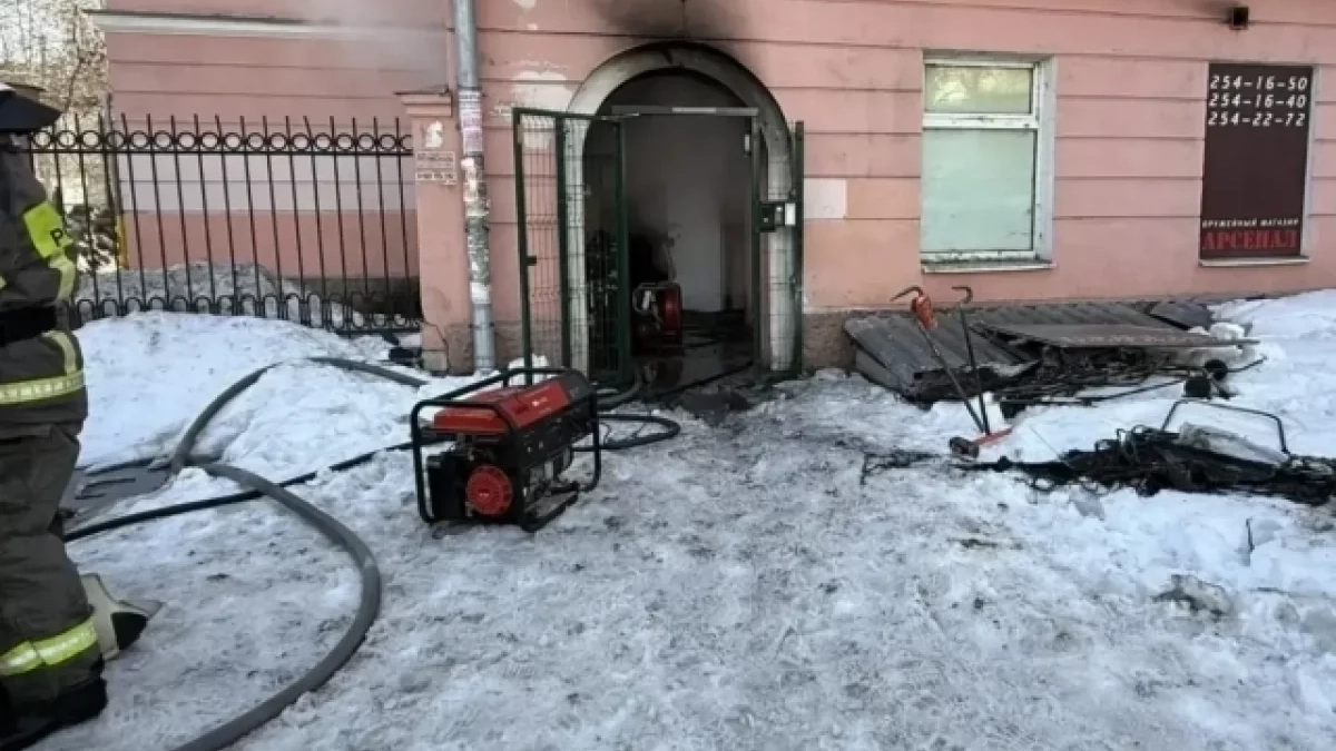 Женщина погибла при пожаре в магазине на Сибирском тракте: предварительная причина — самовозгорание аккумулятора