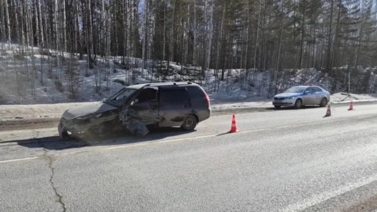 Лобовое столкновение на Серовском тракте: водитель LADA Priora госпитализирован